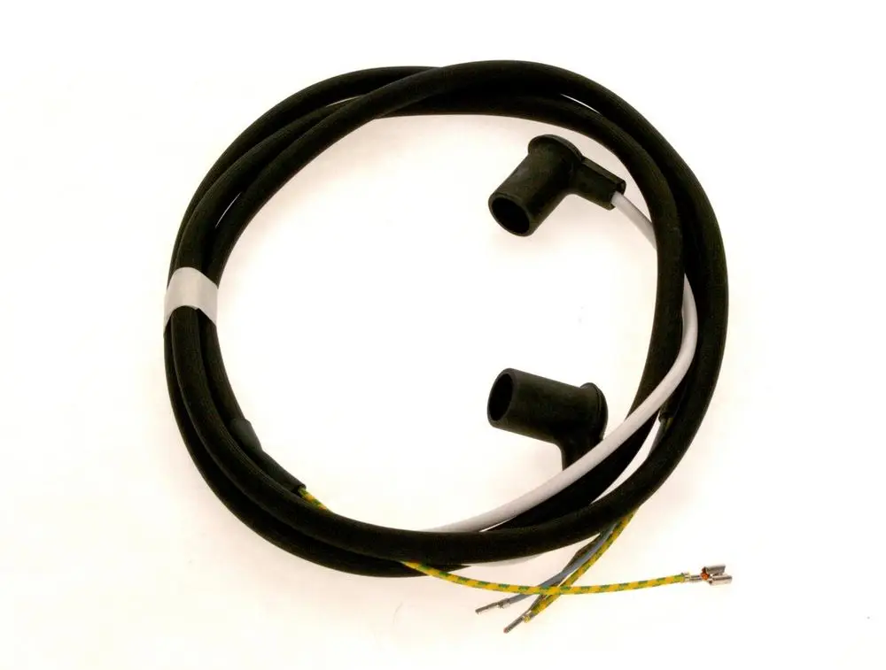 Bosch-Kabel mit zwei gebogenen Enden, schwarz ummantelt und mit freiliegenden Drähten am Ende, möglicherweise für elektrische Verbindungen in Geräten.